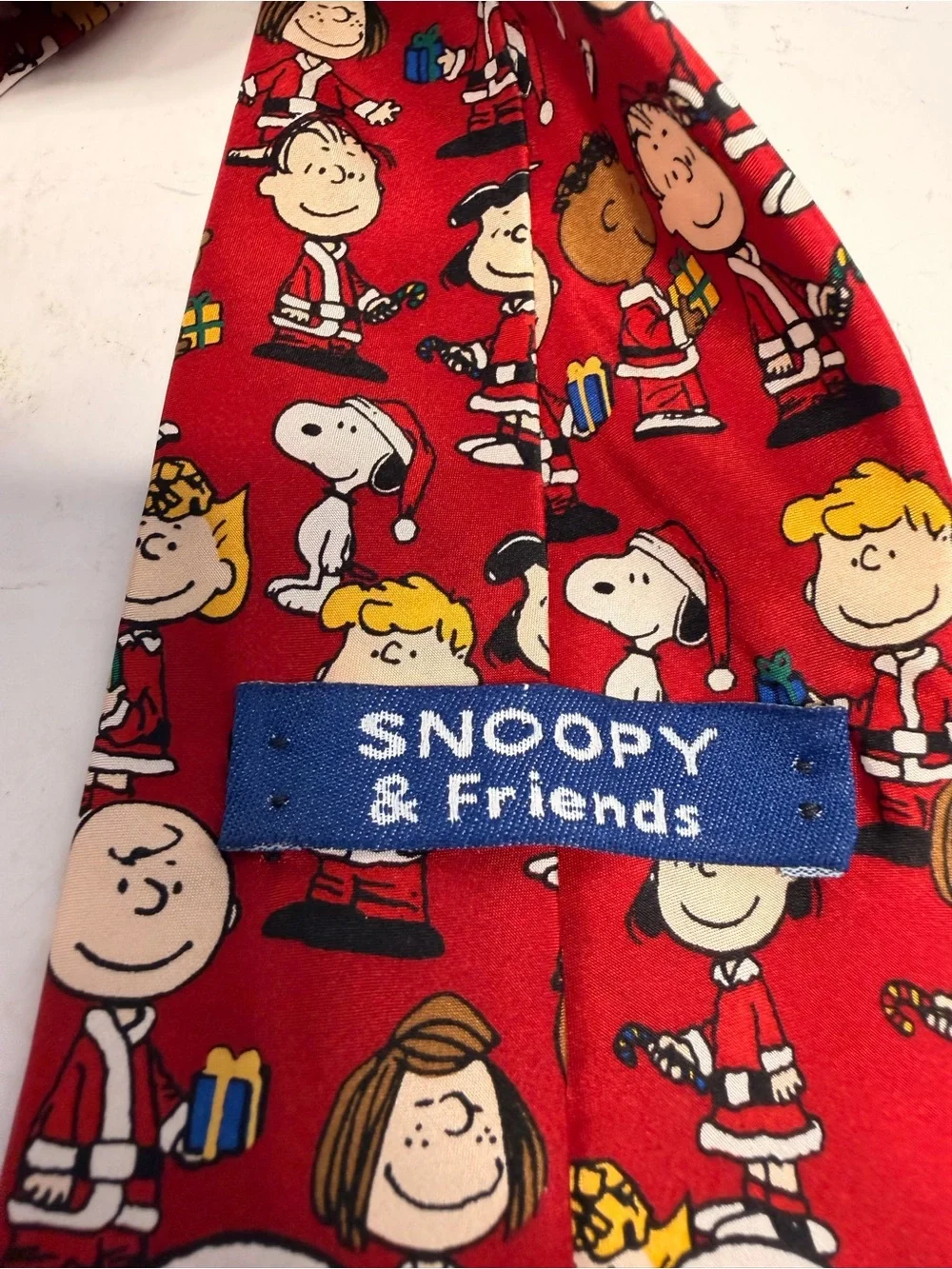 Peanuts fun red